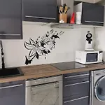 Appartement 3 Chambres Avec Wifi Proche Tram Et Aeroport Pensez A Valider Votre Demande De Reservation Via Le Mail Que Vous Recevez Svp