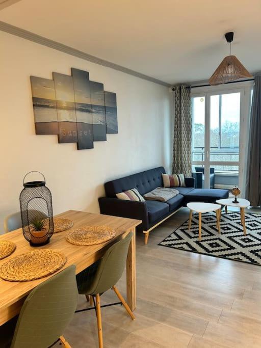 3 Avec Wifi Proche Tram Et Aeroport Pensez A Valider Votre Demande De Reservation Via Le Mail Que Vous Recevez Svp Appartement *